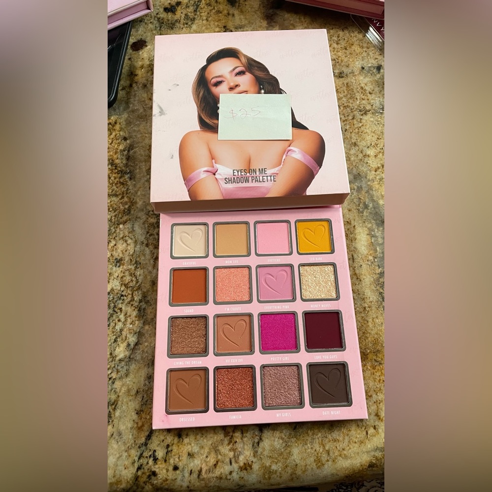 Beauty creations Evettexo Eyeshadow palette